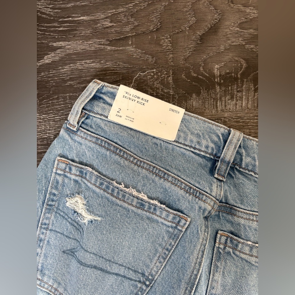 NWT American Eagle Denim Jeans 90s Low Rise Kick Two Tone Blue Mid Wash Size 2​​ - Picture 13 of 13
